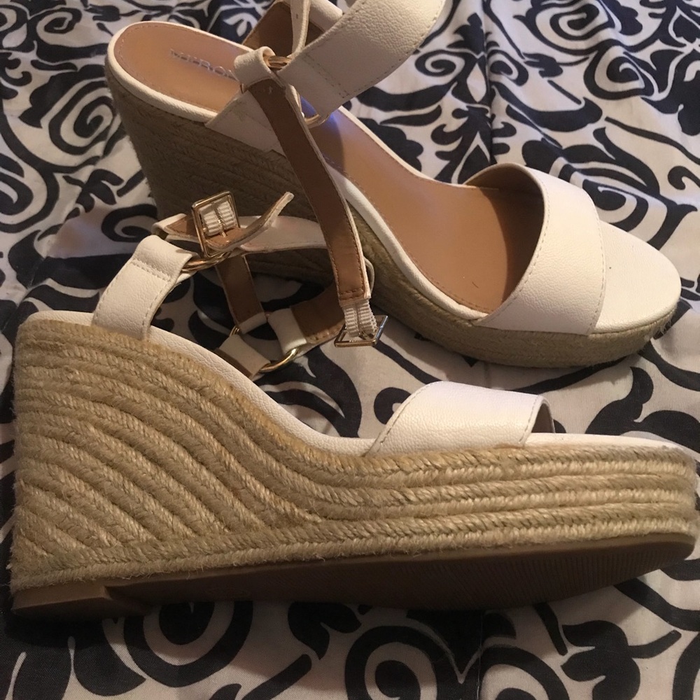 Cream Color Wedges - Picture 2 of 5